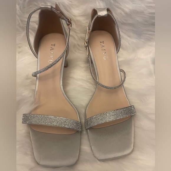 Silver Sandals With Glitter Straps. EU Size 40. US Size 8.5/9 - Picture 2 of 9